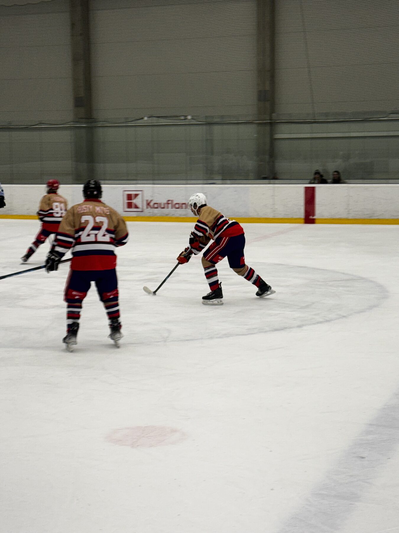 Rusty Mitts forwards setting up in the offensive zone